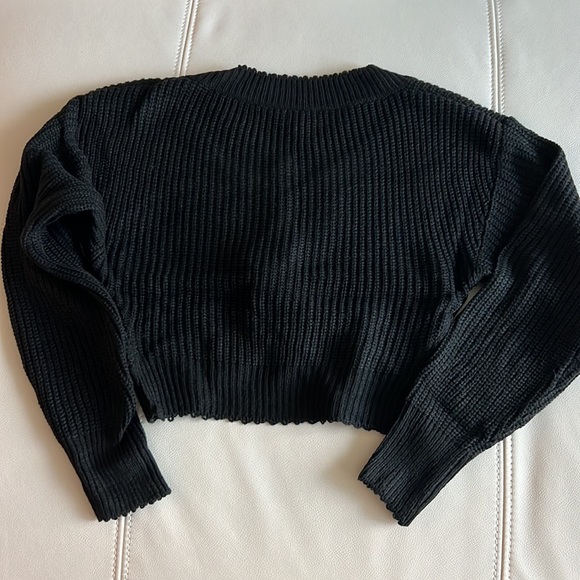 Black Long Sleeve Crisscross Front Fashion’s Top - Picture 5 of 5